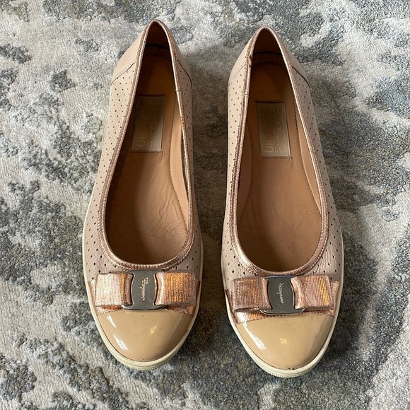 Salvatore Ferragamo Beige Bow Flats - Picture 1 of 5